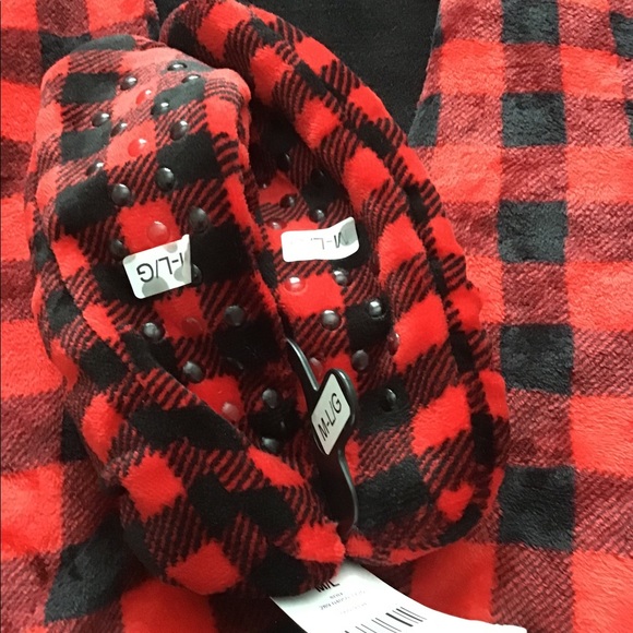 Medium large soft slippers new never worn - Picture 14 of 16